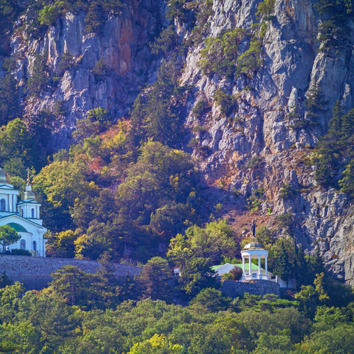 Храм Архангела Михаила (Крым, Алупка)