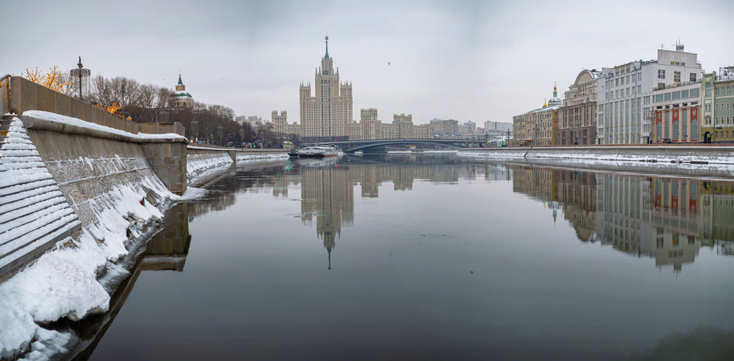 Вид от Зарядья (Москва)