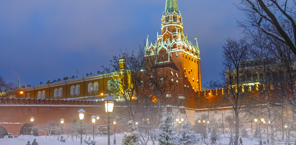 Троицкая башня Московского Кремля (Александровский сад)
