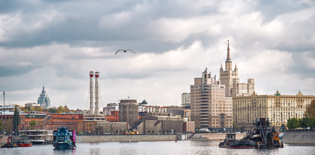 Вид на Краснопресненскую набережную, Москва