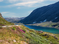 Озеро в горах Норвегии