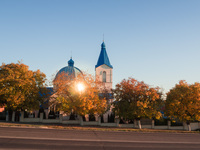 Христианский храм на закате осеннего дня в Кишиневе.