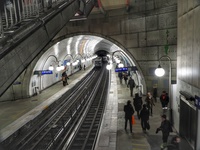 "Железная" станция парижского метро.