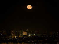 Оранжевая луна над Минском