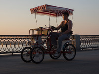 Самарский вело-рикша. (на набережной)