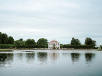 Дворец Марли и Марлинский пруд в Петергофе