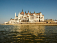 Резиденция парламента Венгрии на берегу Дуная в Будапеште