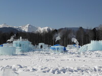 "Лед и пламень"-ледяной городок на берегу Байкала