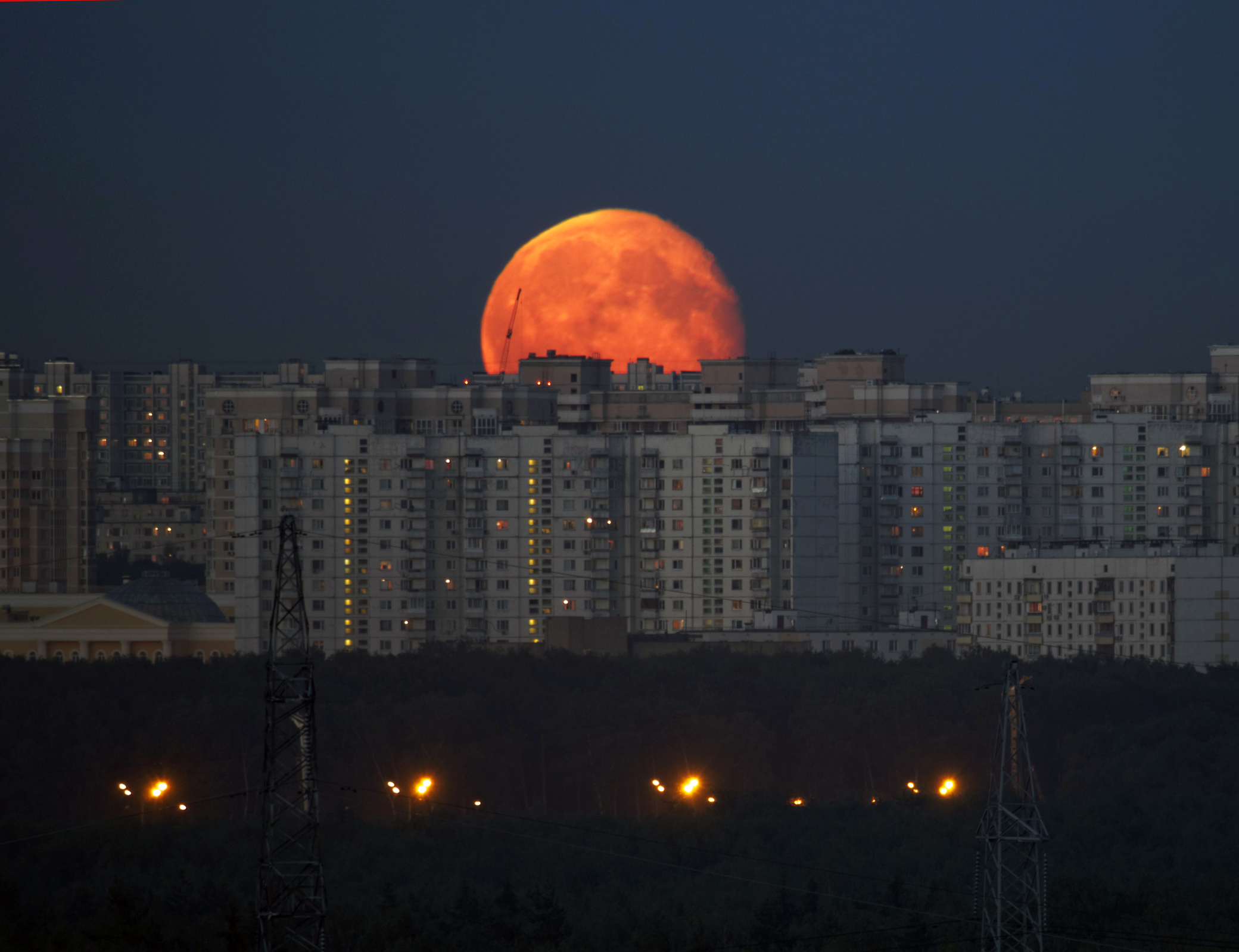 Восход луны в москве