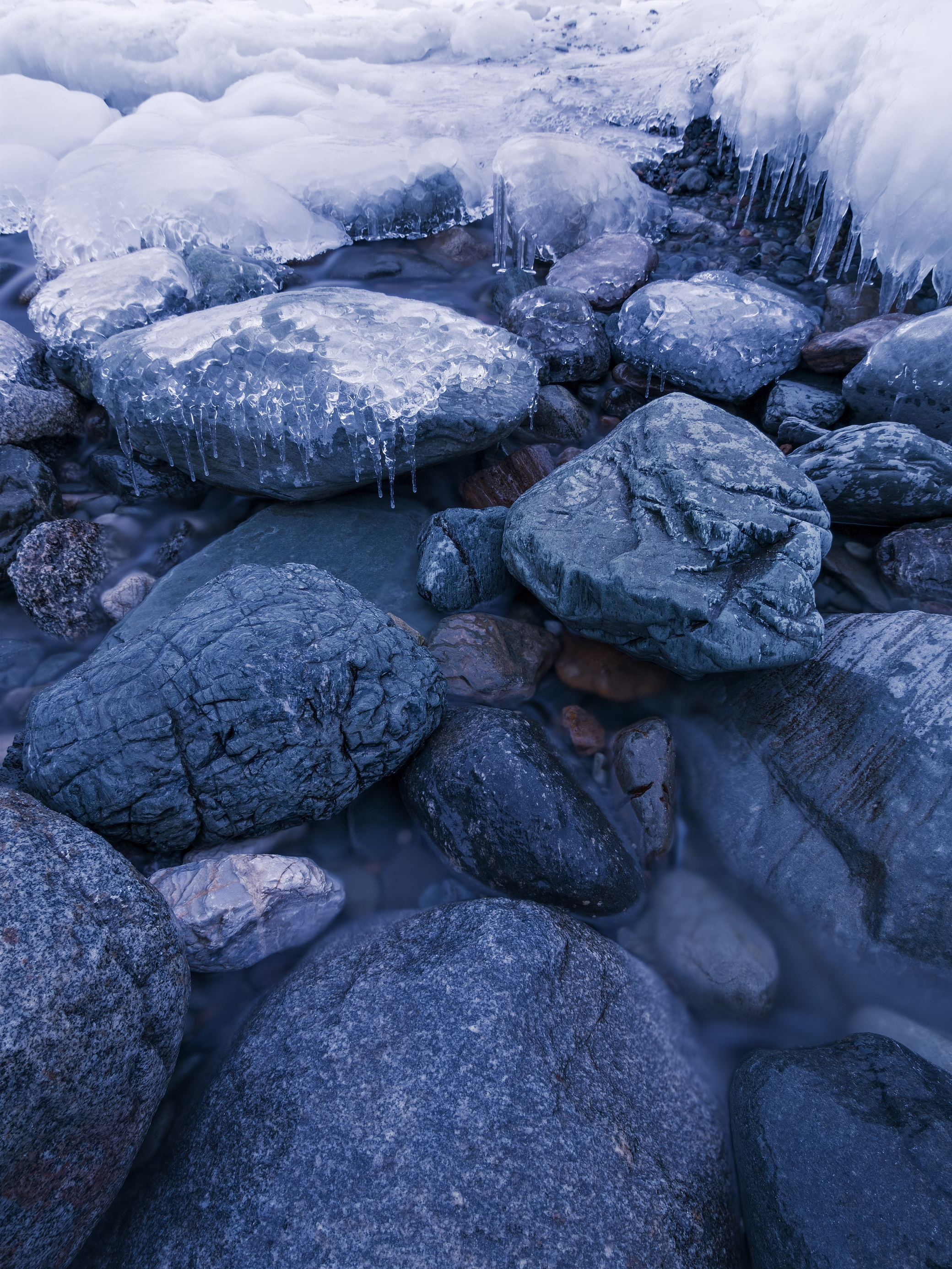 лед и камень. телецкое озеро, республика алтай