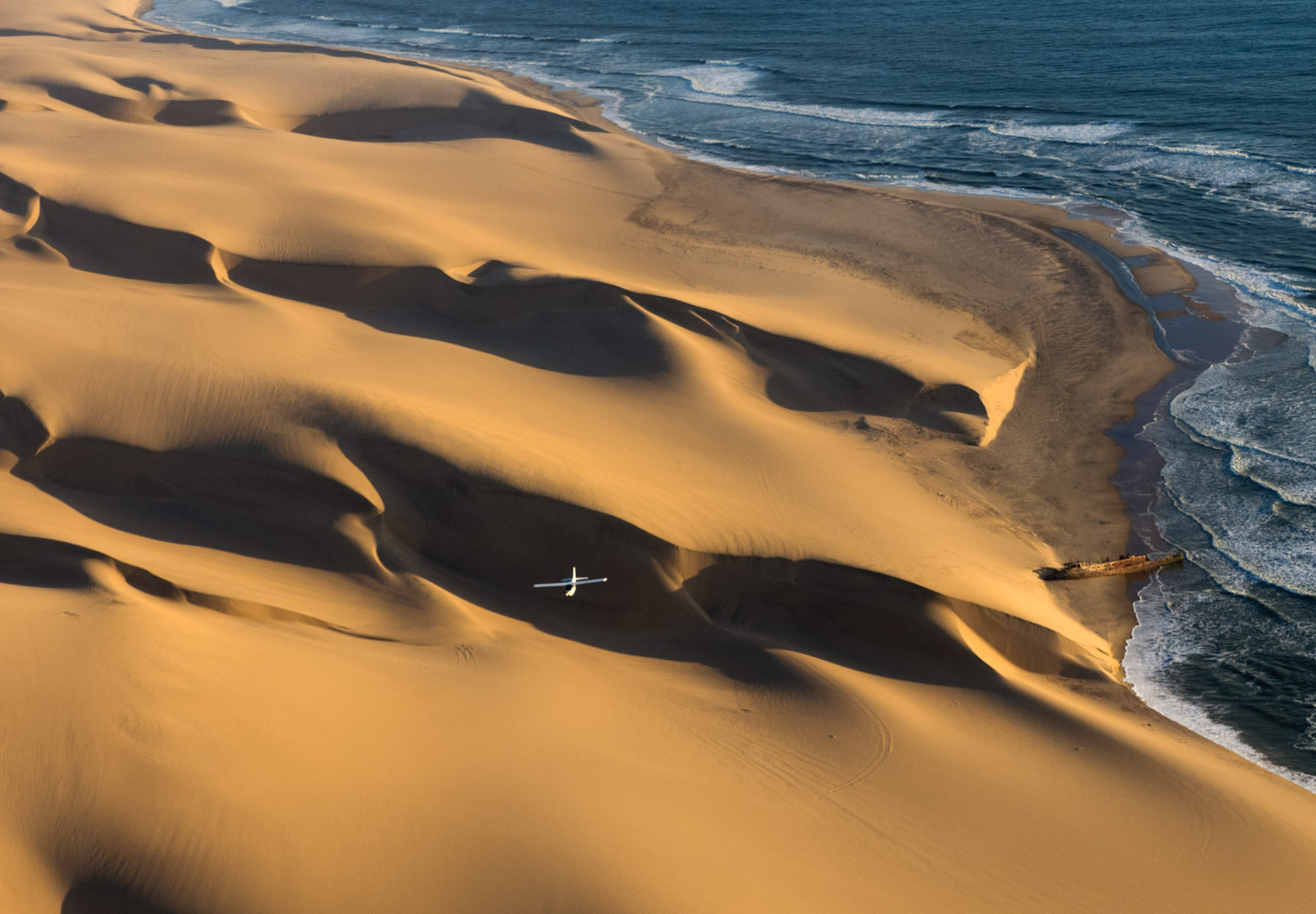 Намибия отдых. Побережье пустыни Намиб. Пустыня Намиб берег скелетов. Берег пустыни Намиб. Африка, Намибия - берег скелетов.