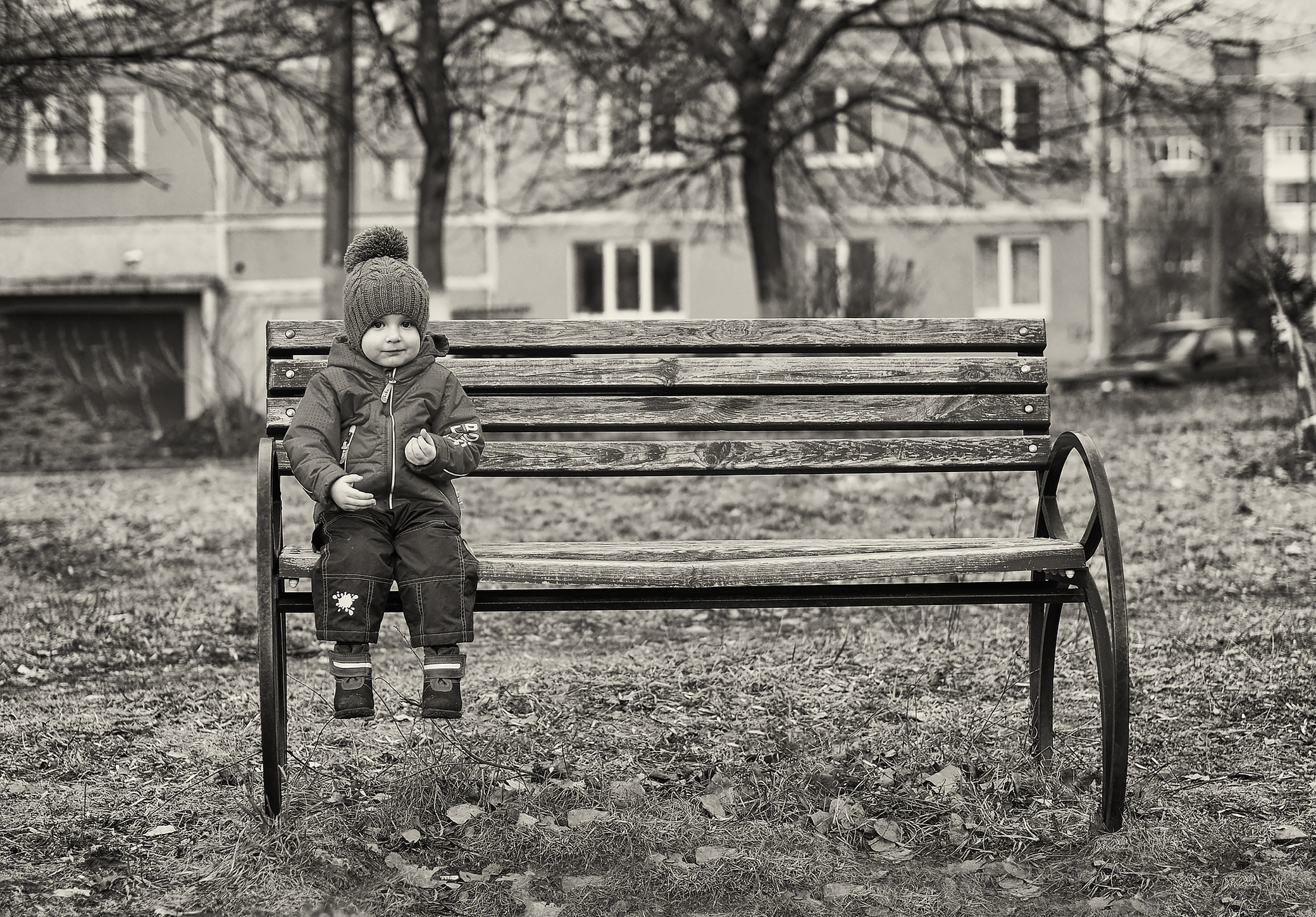 Дети на скамейке
