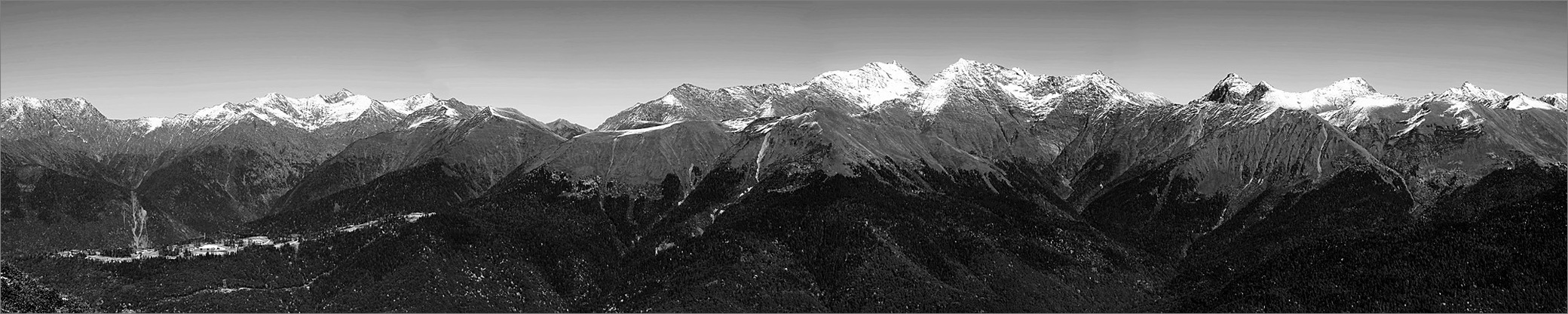 Вид на запад с точки Роза Пик высота 2320 м.