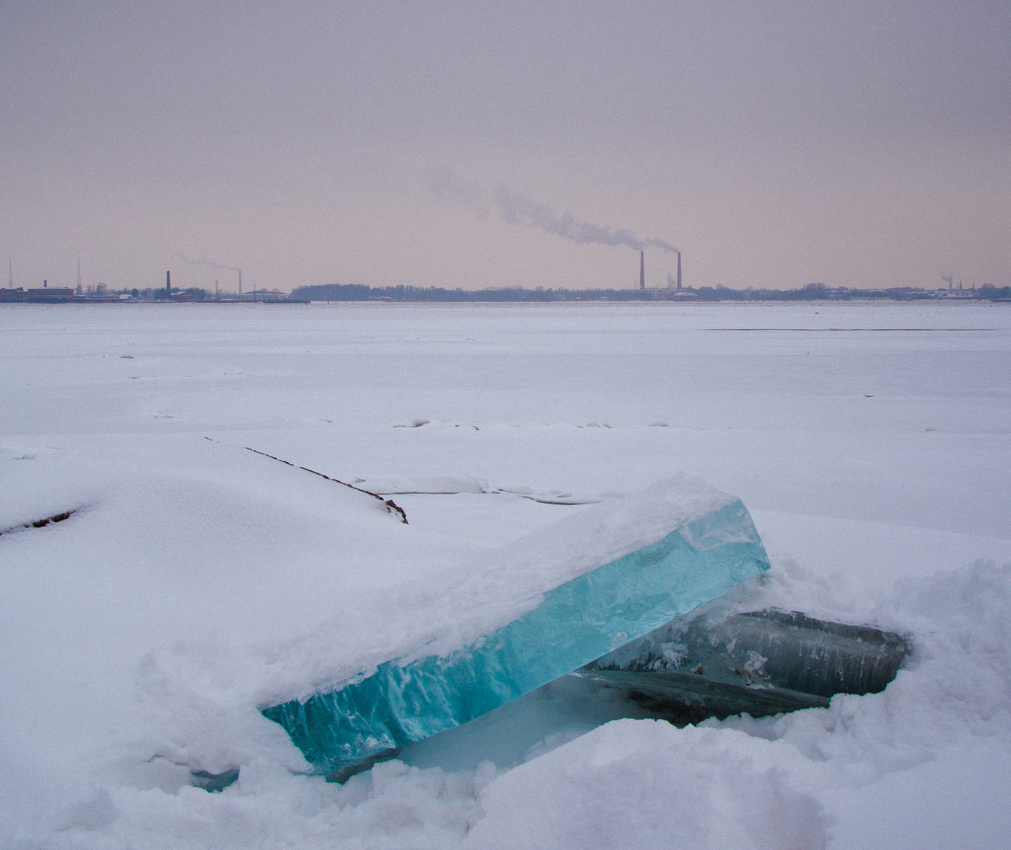 Байкальский лед на Неве