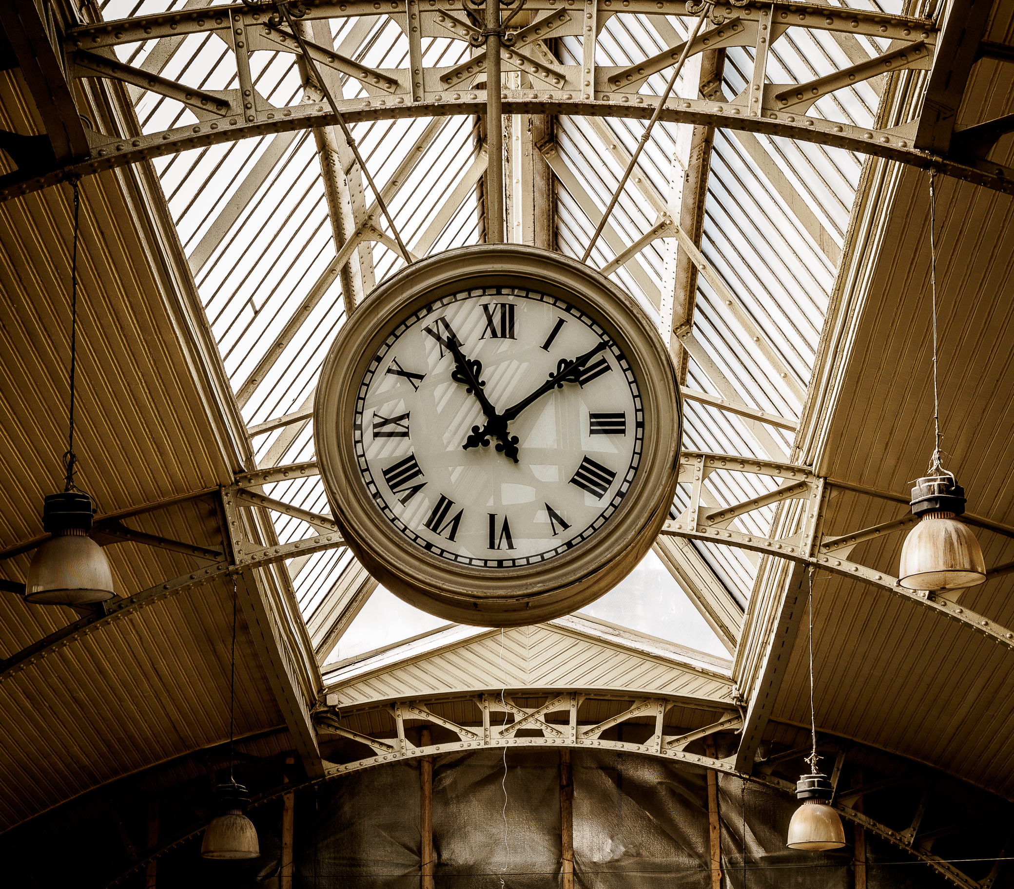 Часы на Витебском вокзале