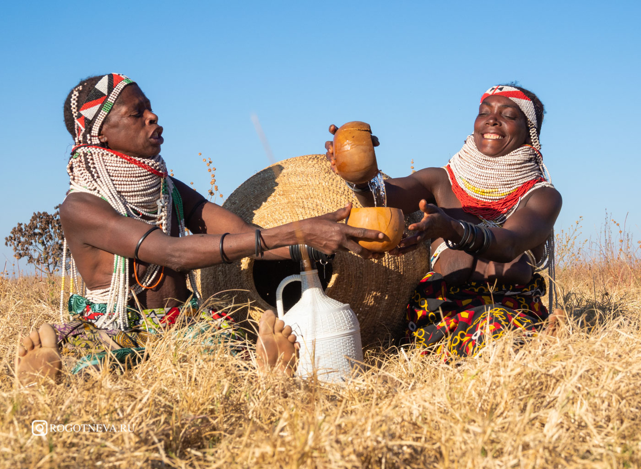 Женщины племени Муханда, Ангола