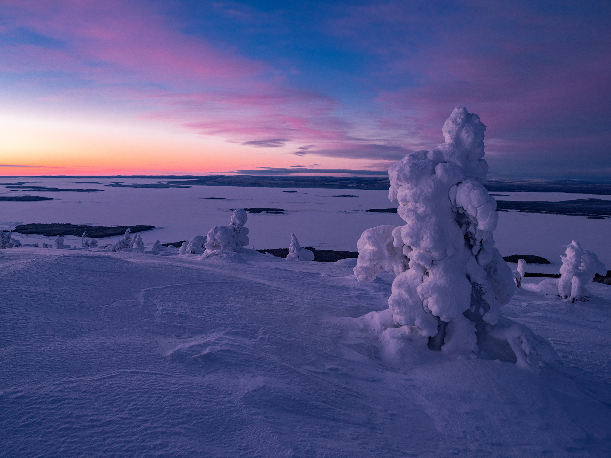 Морозный восход. На горизонте Белое море.