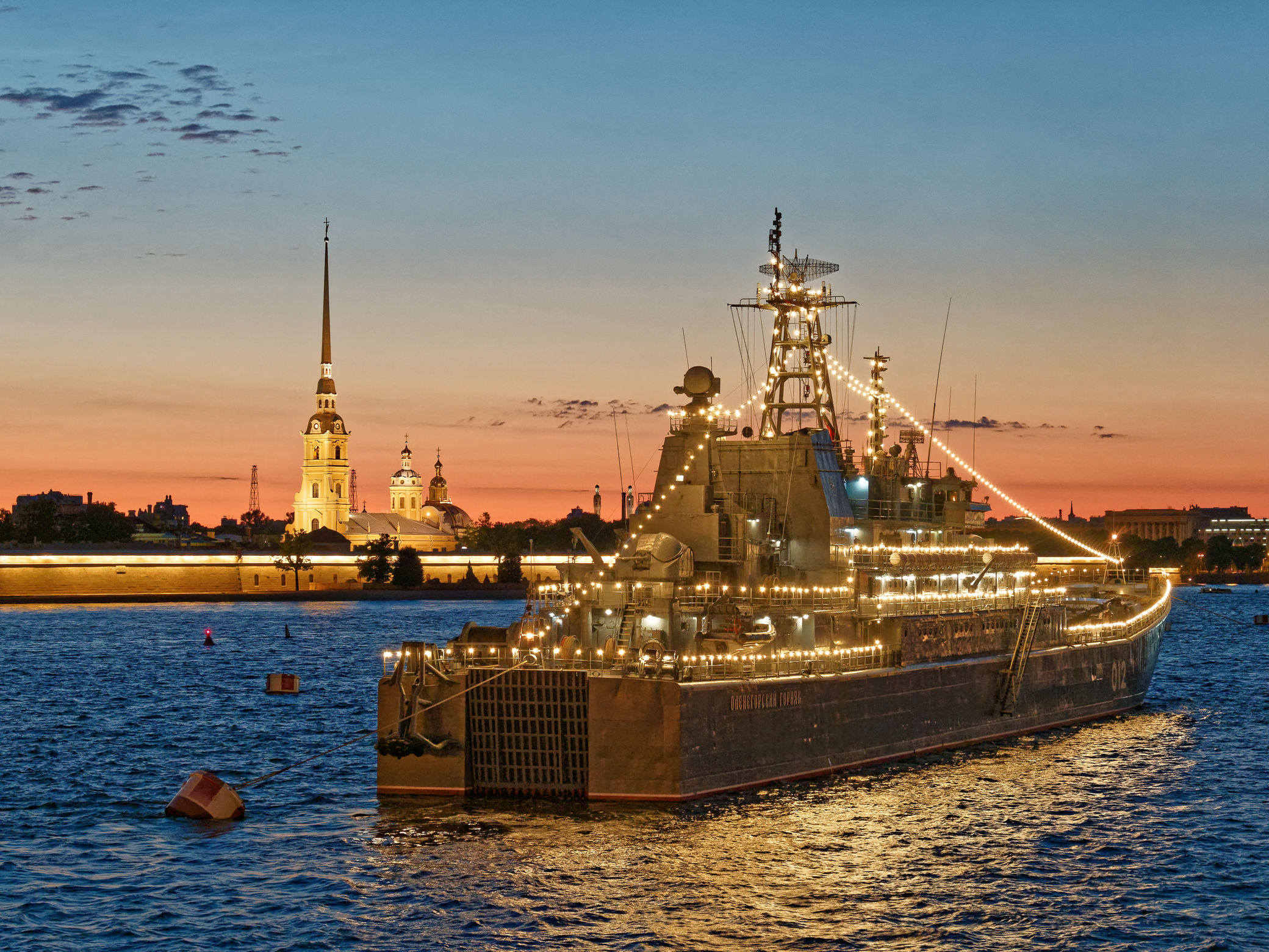 Большой десантный корабль "Оленегорский горняк"