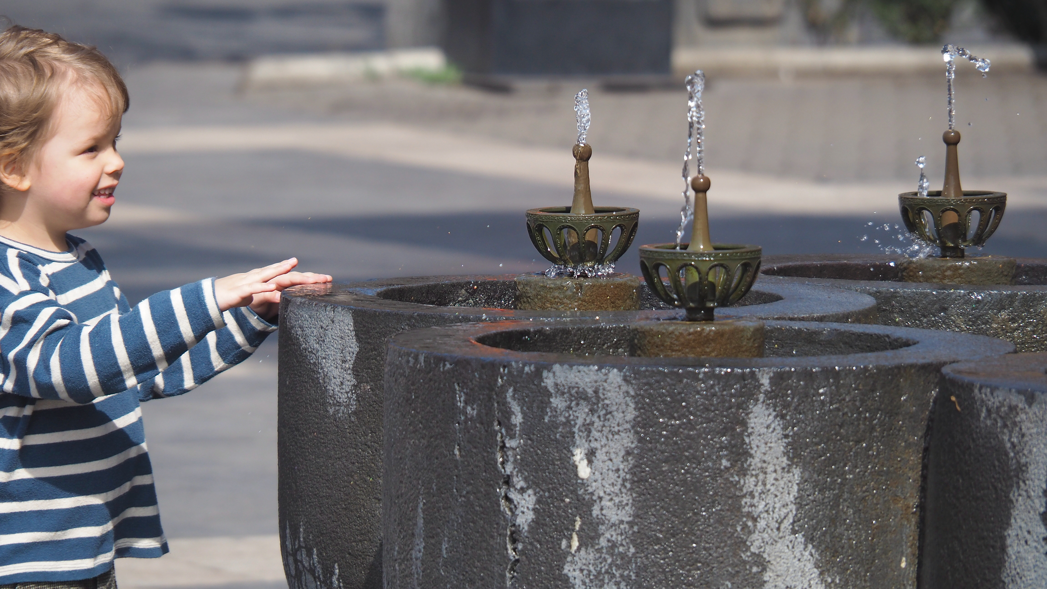 Вода в солнечном Ереване.