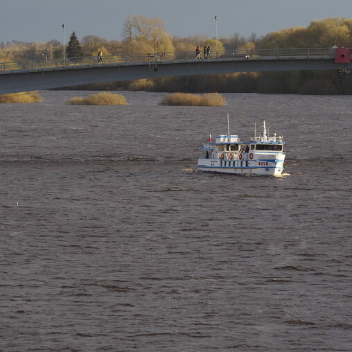 Кораблик и река Волхов.