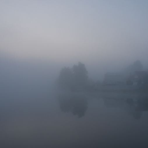Туман на озере.