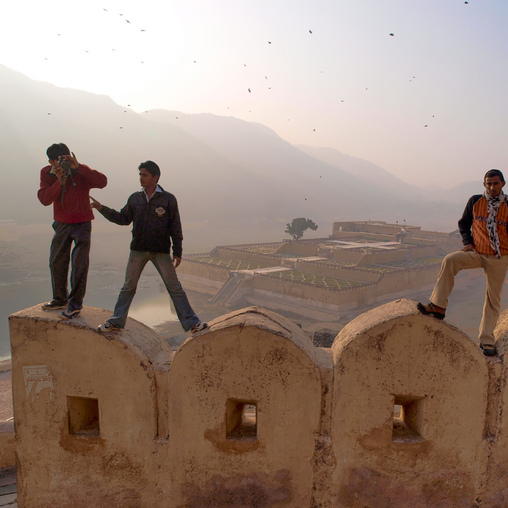 Riding into Jaipur