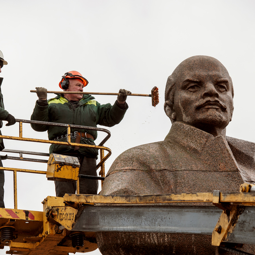 В.И,Ленина моют