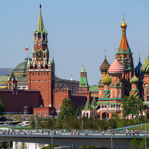 Спасская башня и Покровский собор (Москва)