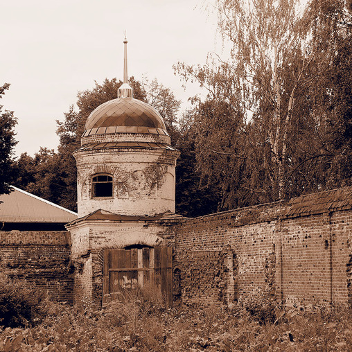 Угловая башня ризоположенского монастыря.