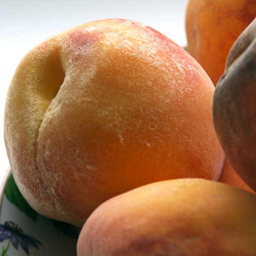 Перезревшие персики