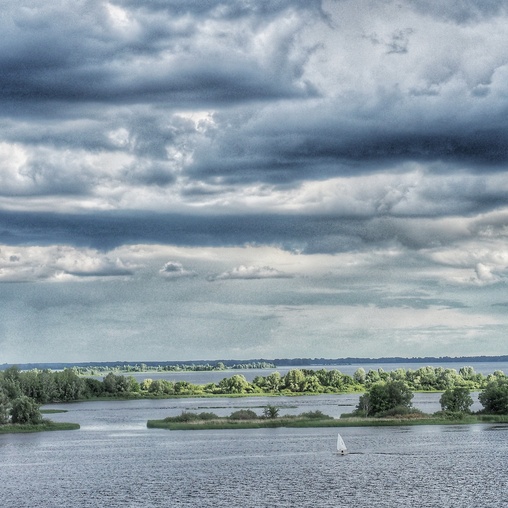 Бескрайняя река Волга