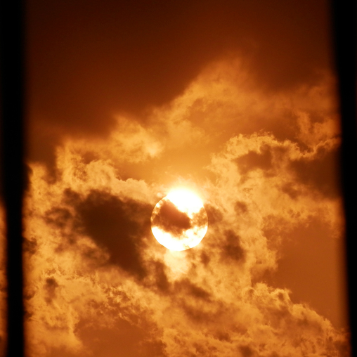 Облака и Солнце